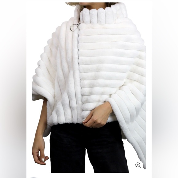 La Fiorentina Tops - La Fiorentina Cream Faux Fur Ribbed Cape NWOT